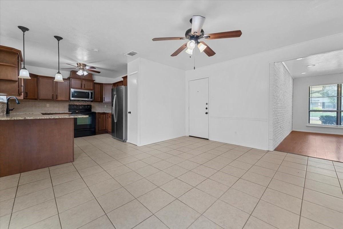 817 Warren Way - Photo 5 of 35