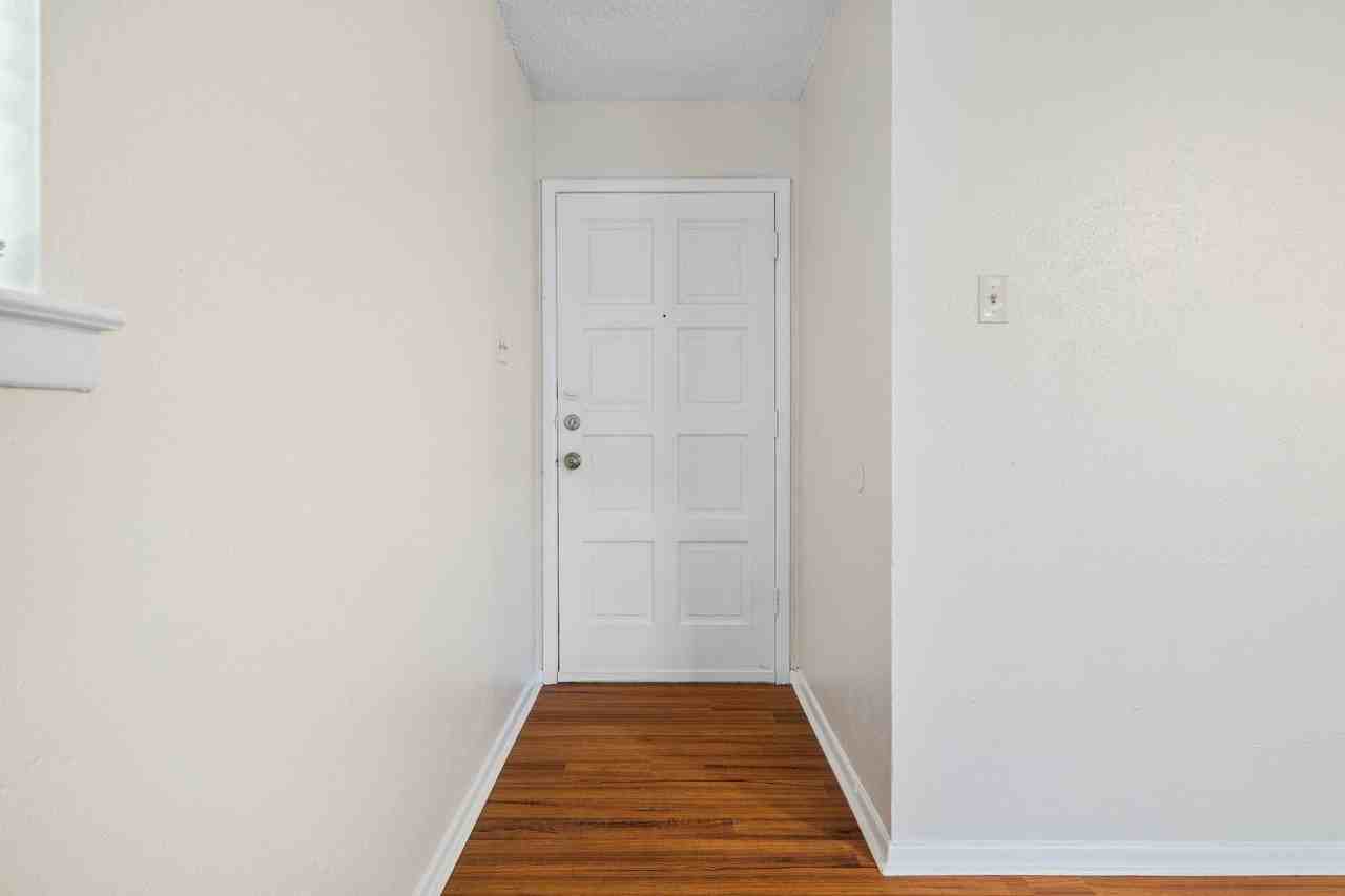 726 E Pecan St - Photo 2 of 17