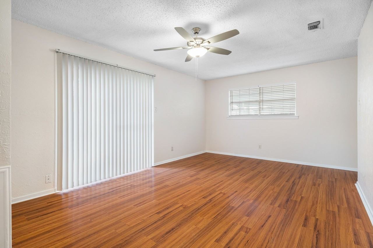 726 E Pecan St - Photo 3 of 17