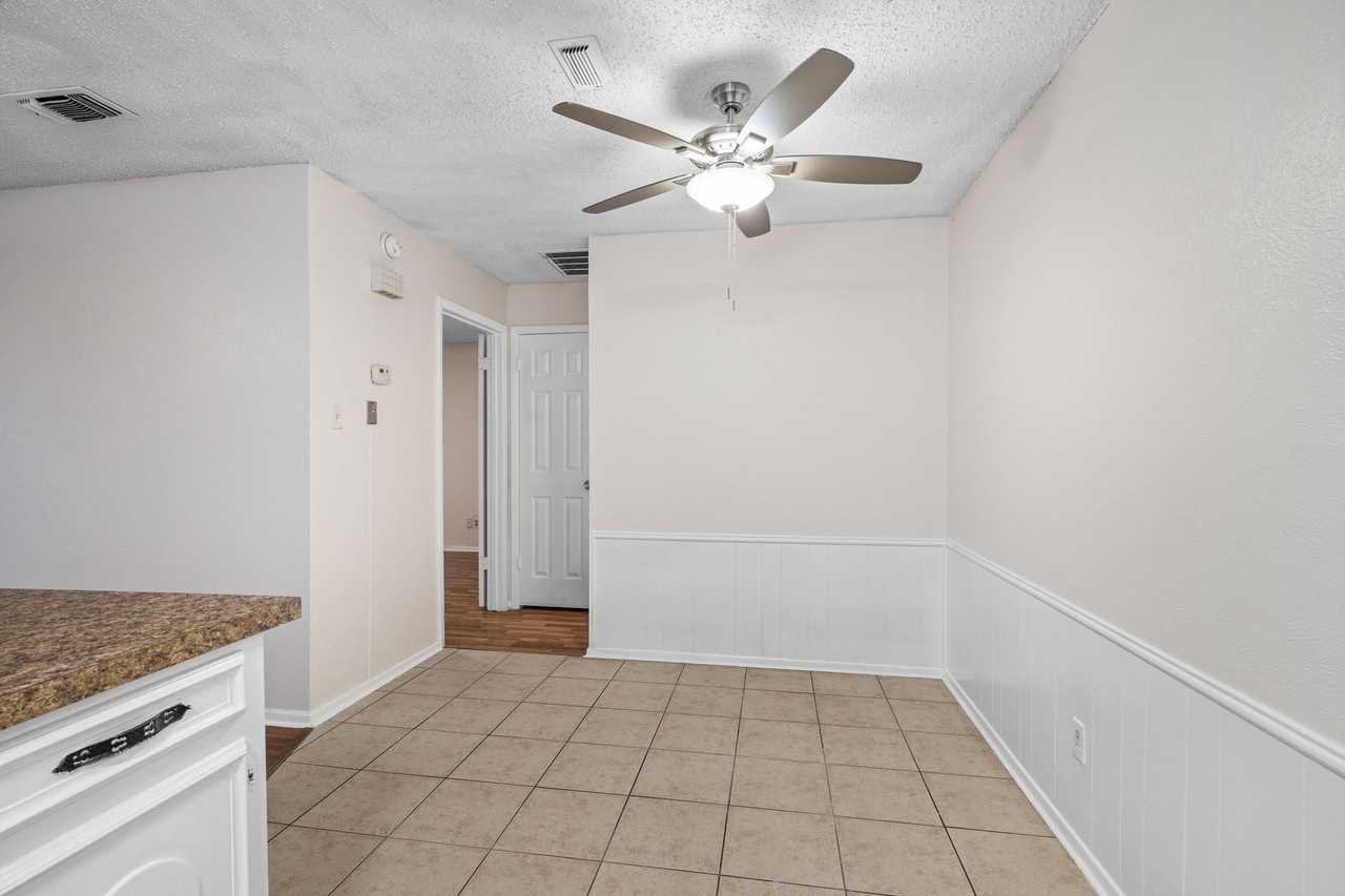 726 E Pecan St - Photo 7 of 17