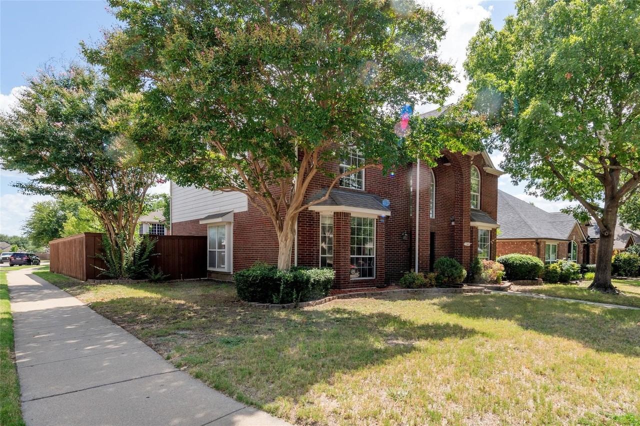 11443 Waterford Ln - Photo 2 of 40