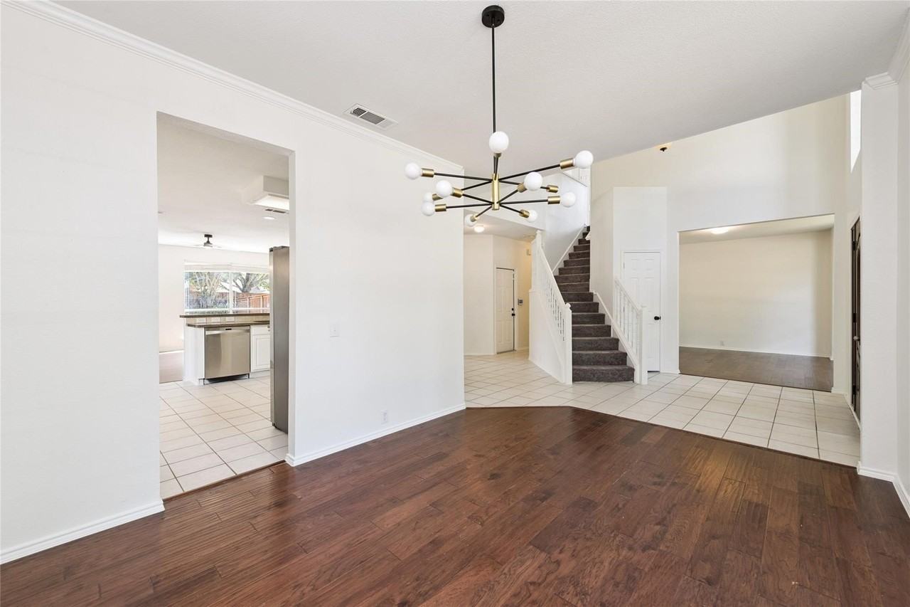 11443 Waterford Ln - Photo 6 of 40