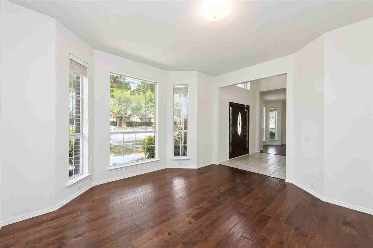 11443 Waterford Ln - Photo 7 of 40