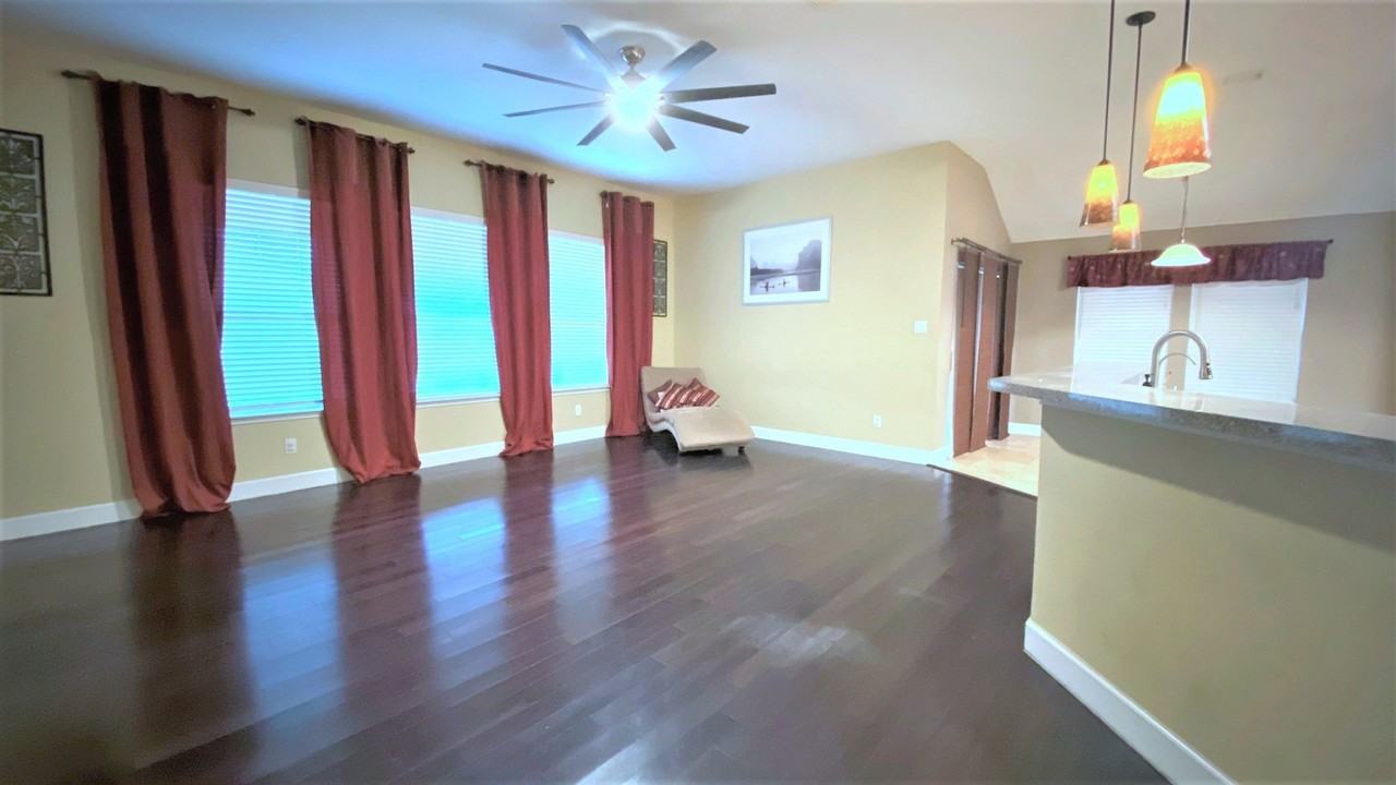 835 Roaring Springs Rd - Photo 3 of 9