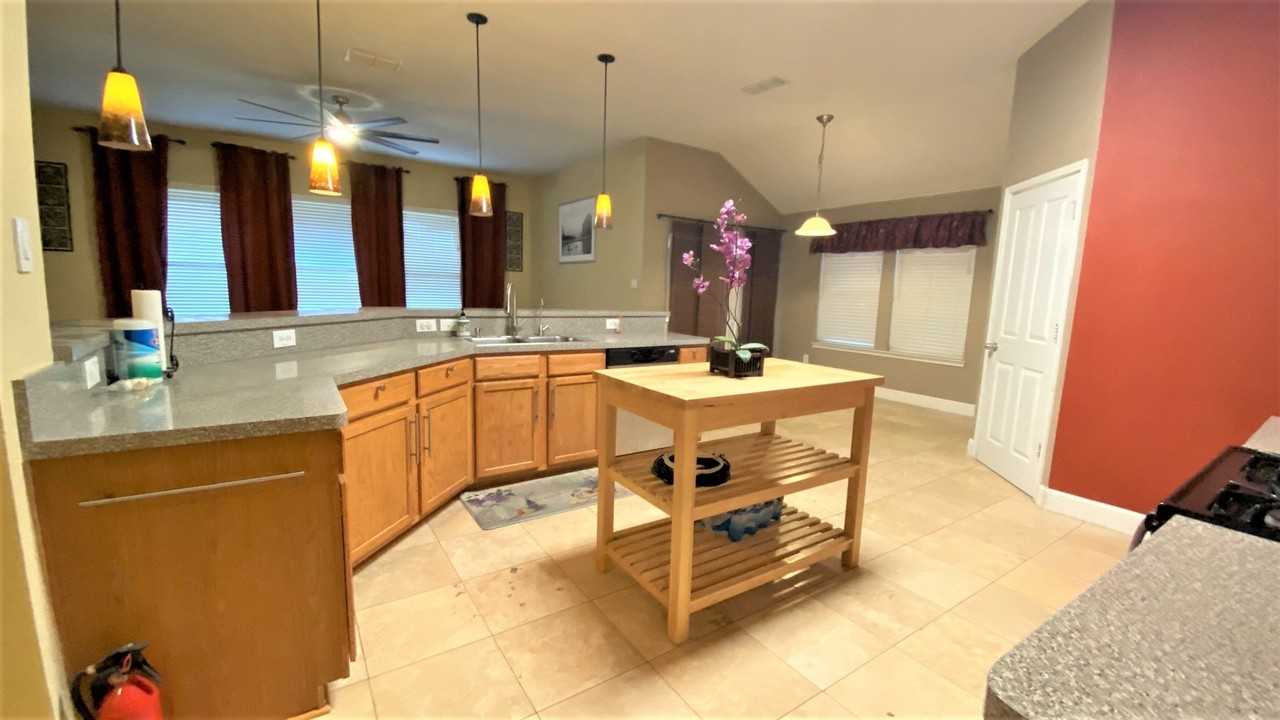 835 Roaring Springs Rd - Photo 4 of 9