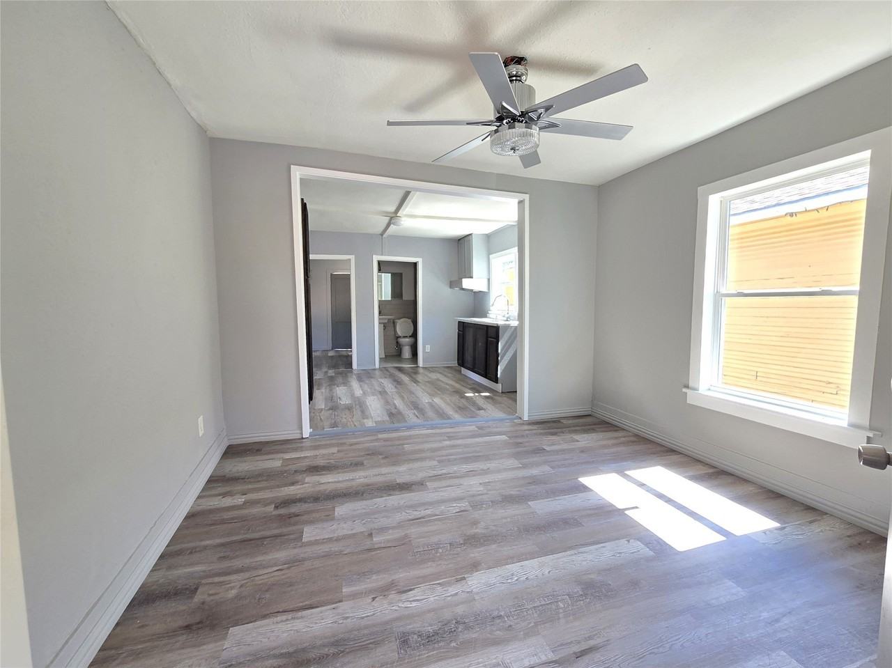 1209 Hutchins Ave - Photo 2 of 13
