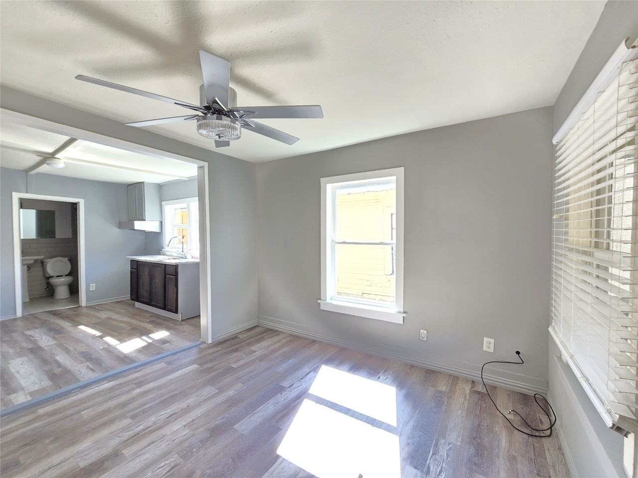 1209 Hutchins Ave - Photo 3 of 13