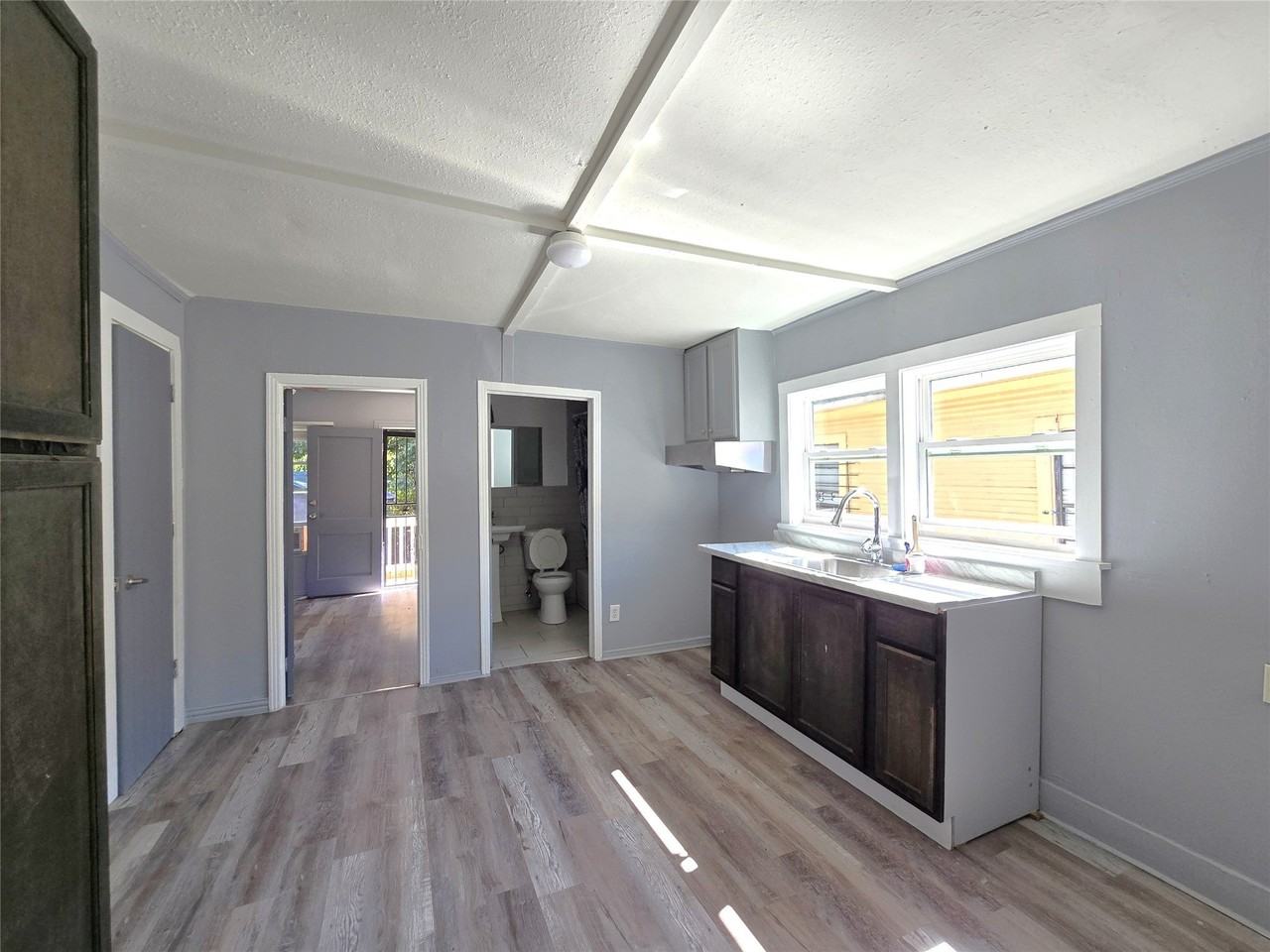 1209 Hutchins Ave - Photo 4 of 13