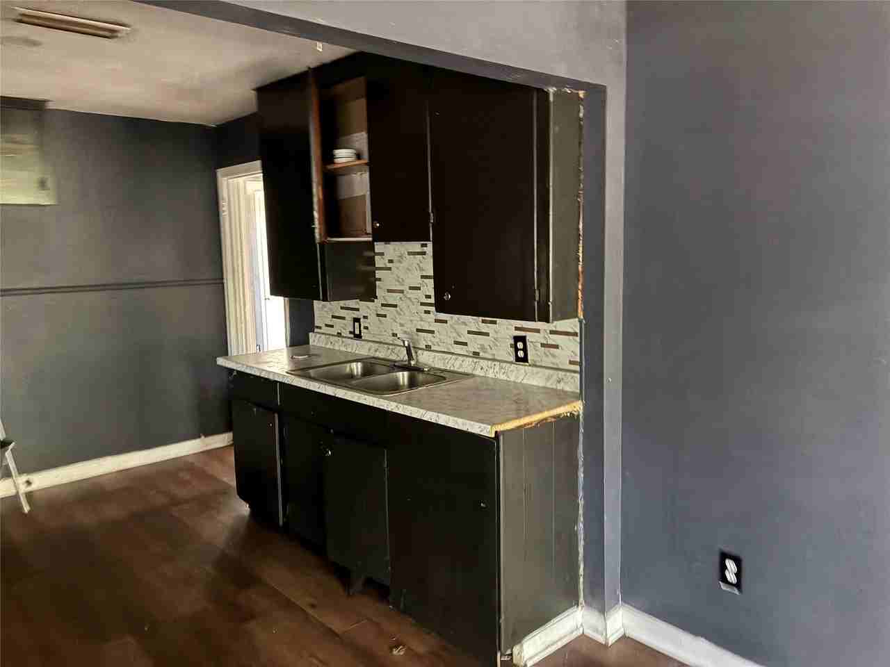 2063 Murray St - Photo 3 of 6