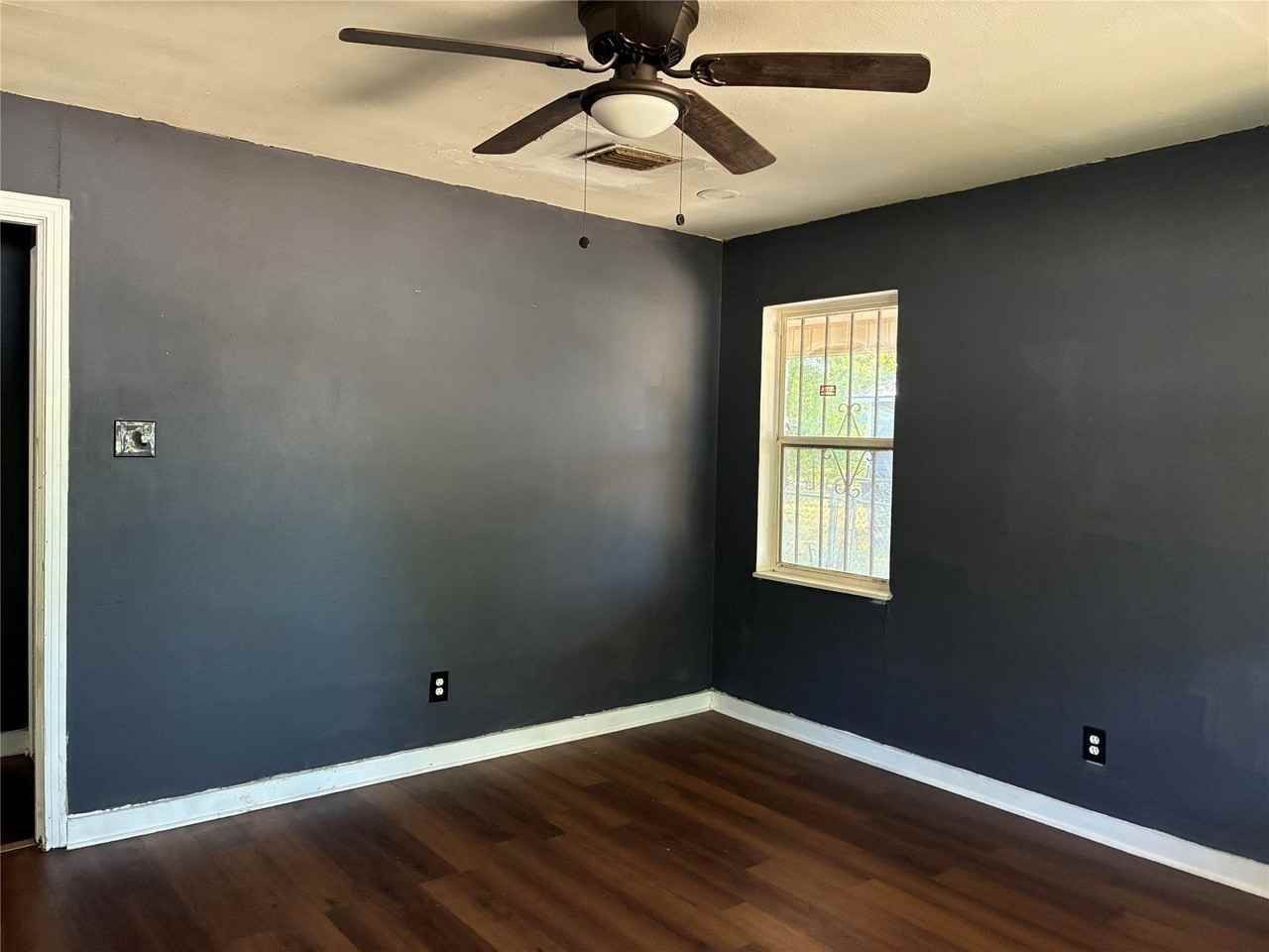 2063 Murray St - Photo 4 of 6