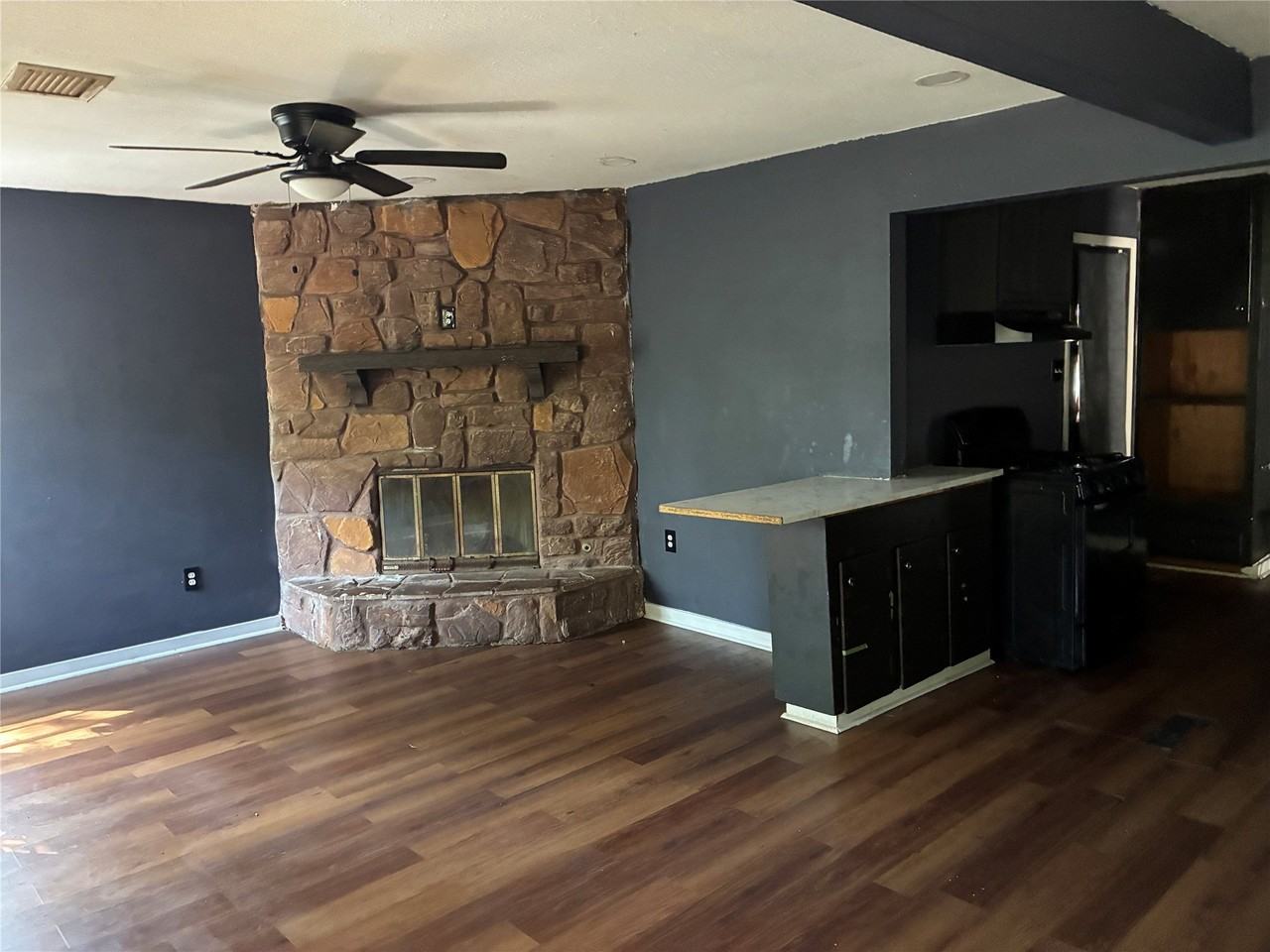 2063 Murray St - Photo 5 of 6