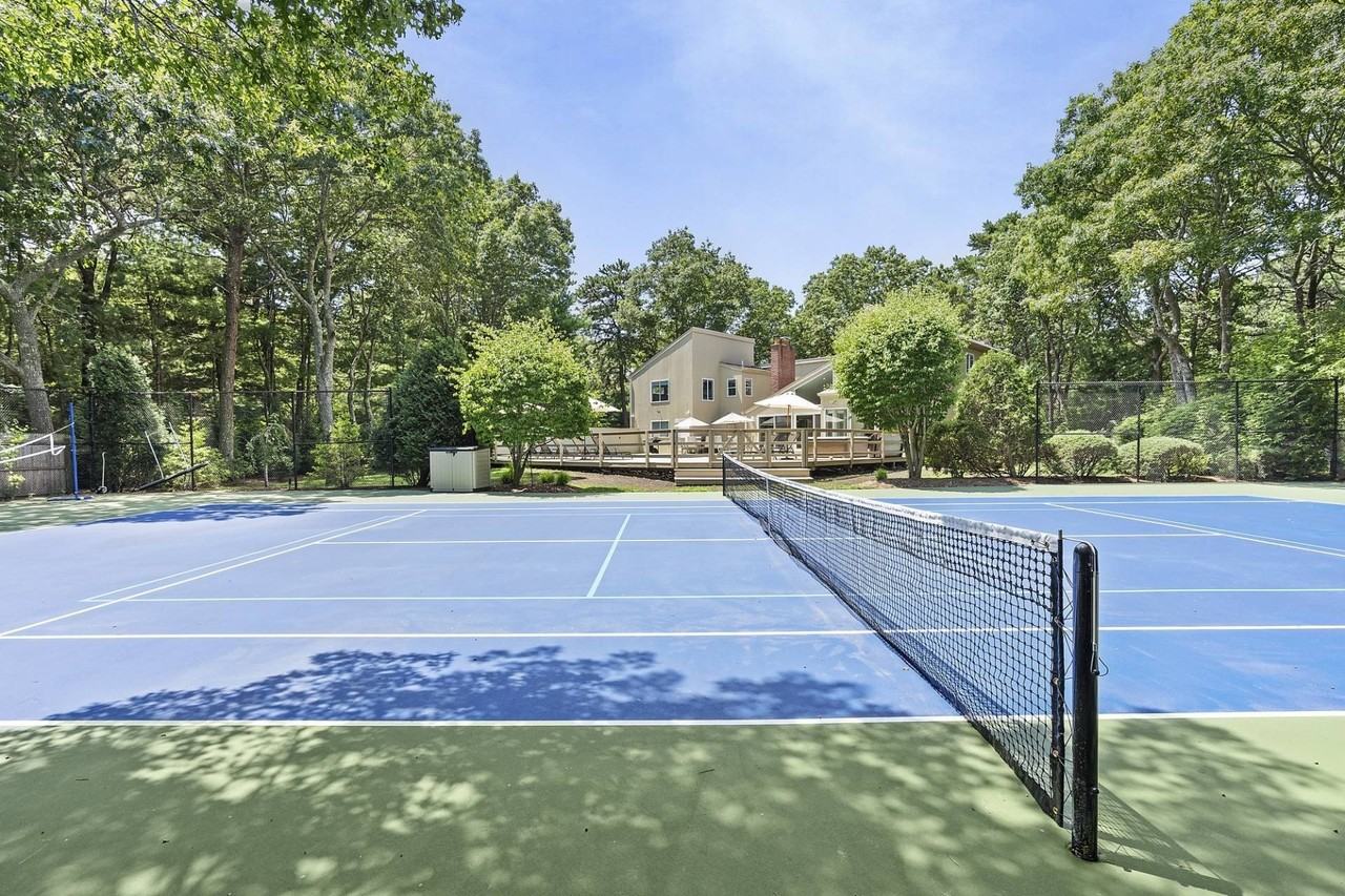 1 Blue Jay Way - Photo 4 of 41