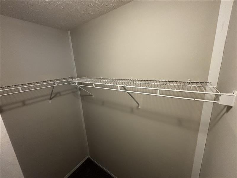 139 Hoover Blvd - Photo 4 of 12