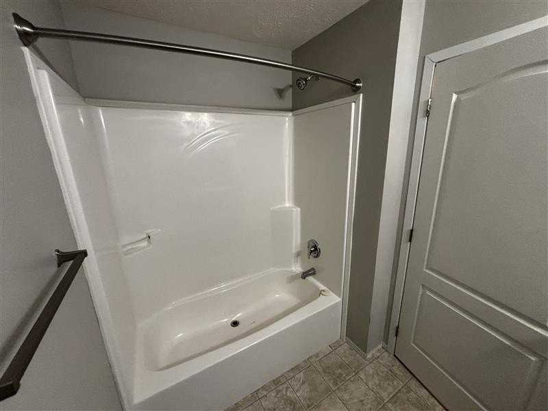 139 Hoover Blvd - Photo 6 of 12