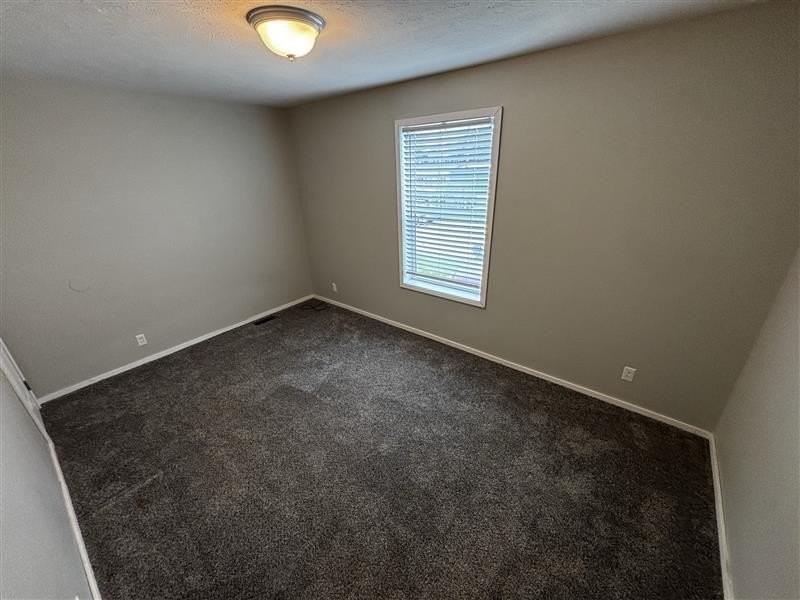 139 Hoover Blvd - Photo 7 of 12