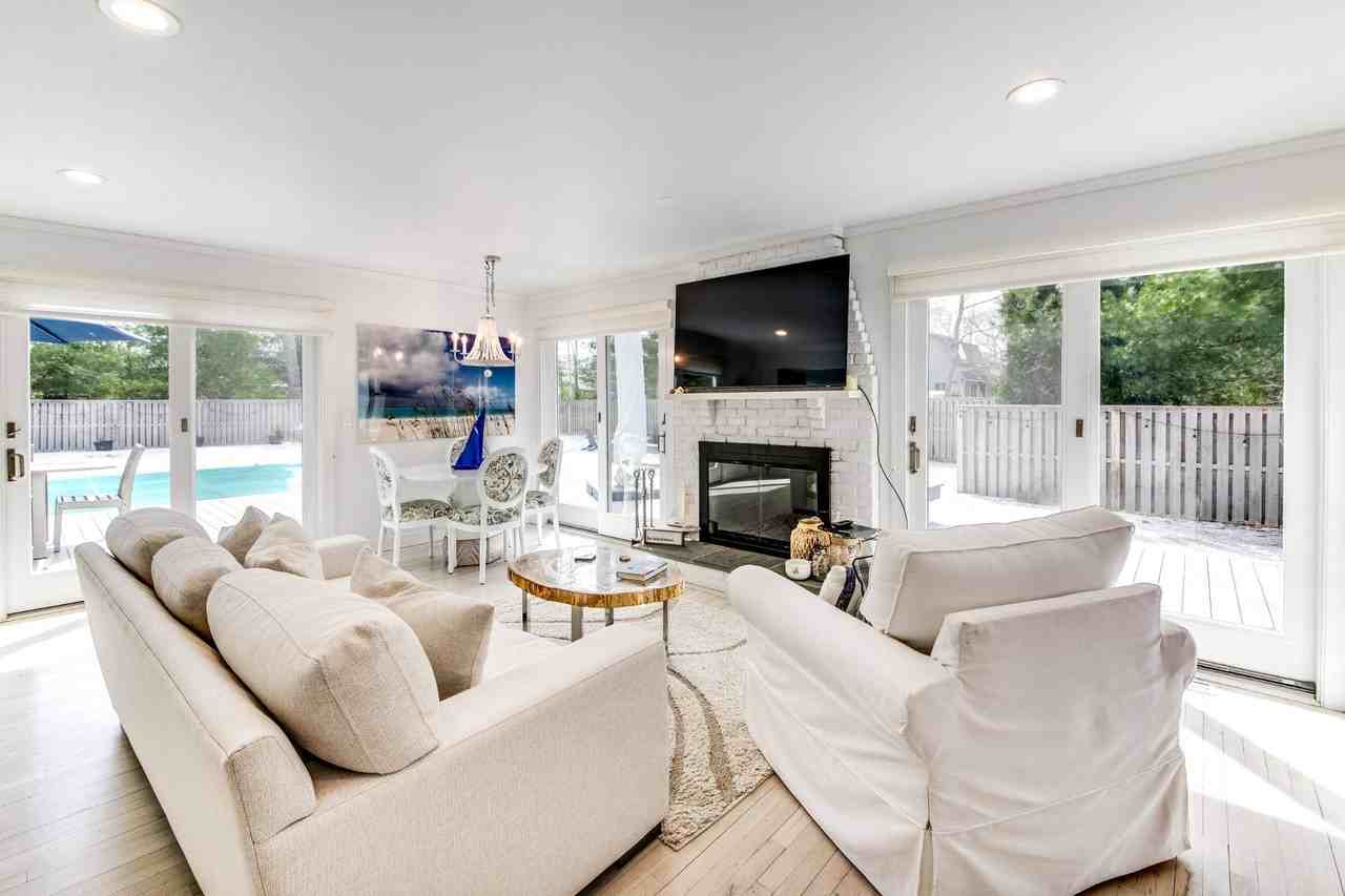 128 Harbor Blvd - Photo 3 of 18