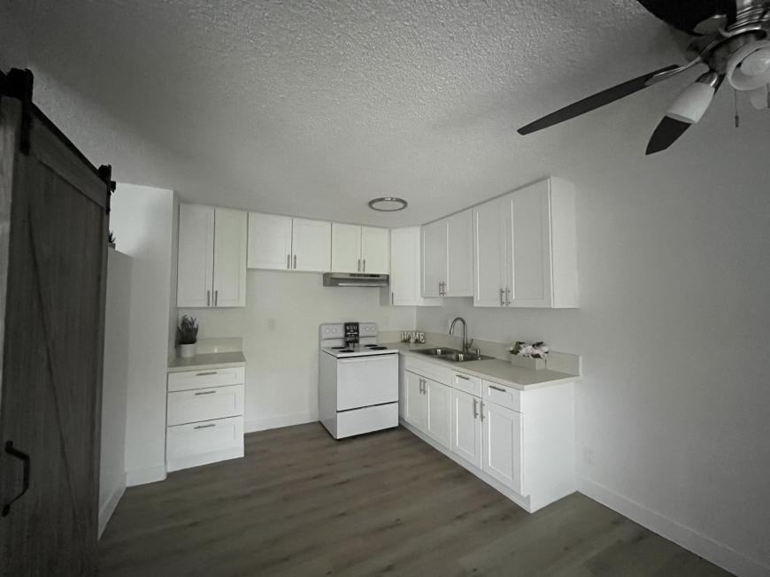 5548 Yarmouth Ave - Photo 2 of 10