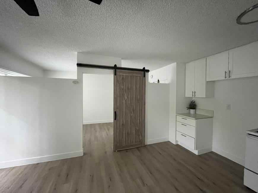 5548 Yarmouth Ave - Photo 4 of 10