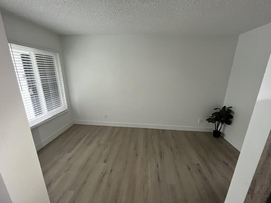 5548 Yarmouth Ave - Photo 5 of 10