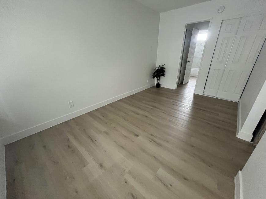5548 Yarmouth Ave - Photo 6 of 10