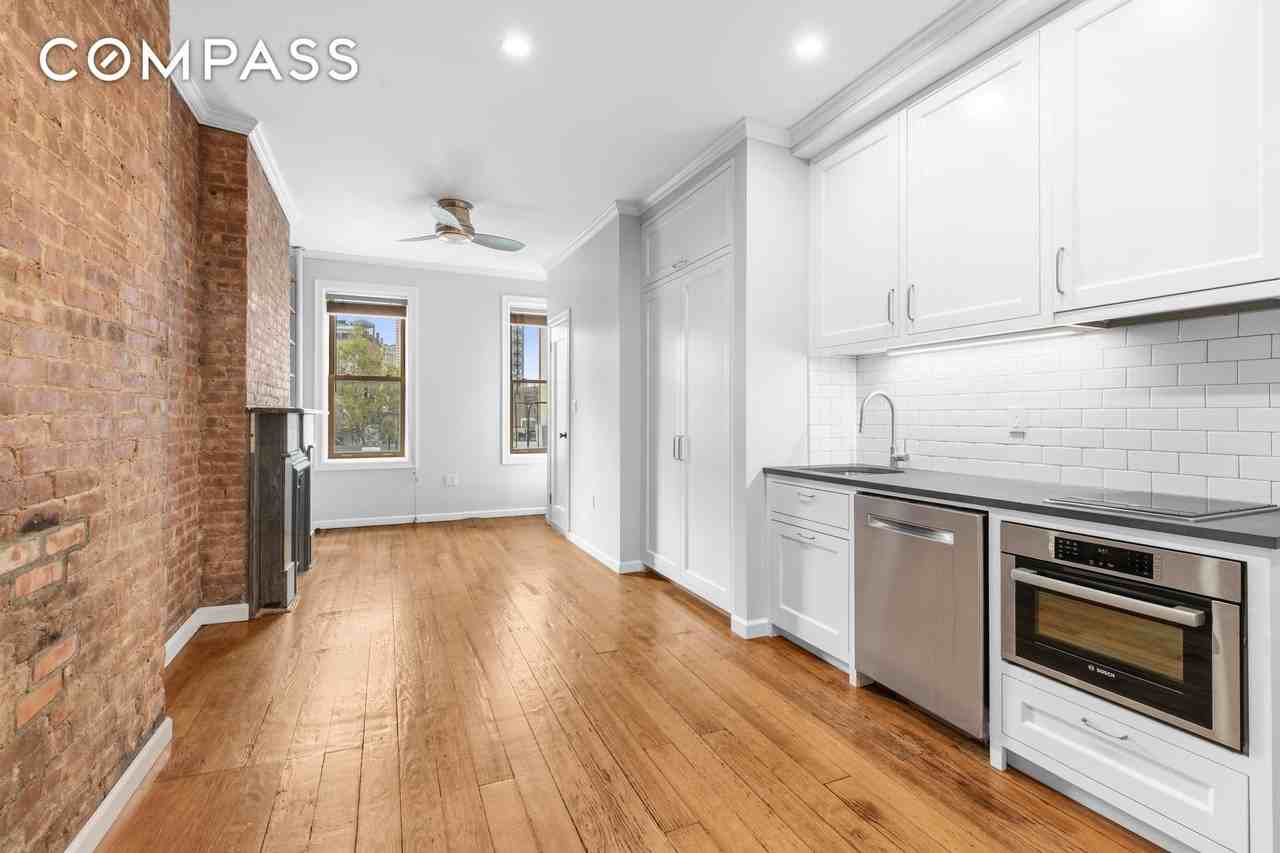 140 W 10th St #4RE