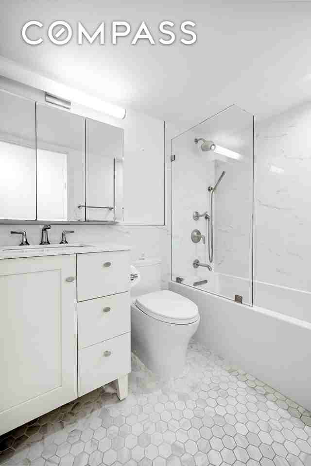 510 E 80th St #12C - Photo 5 of 8