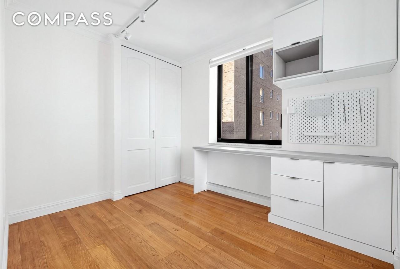 510 E 80th St #12C - Photo 6 of 8