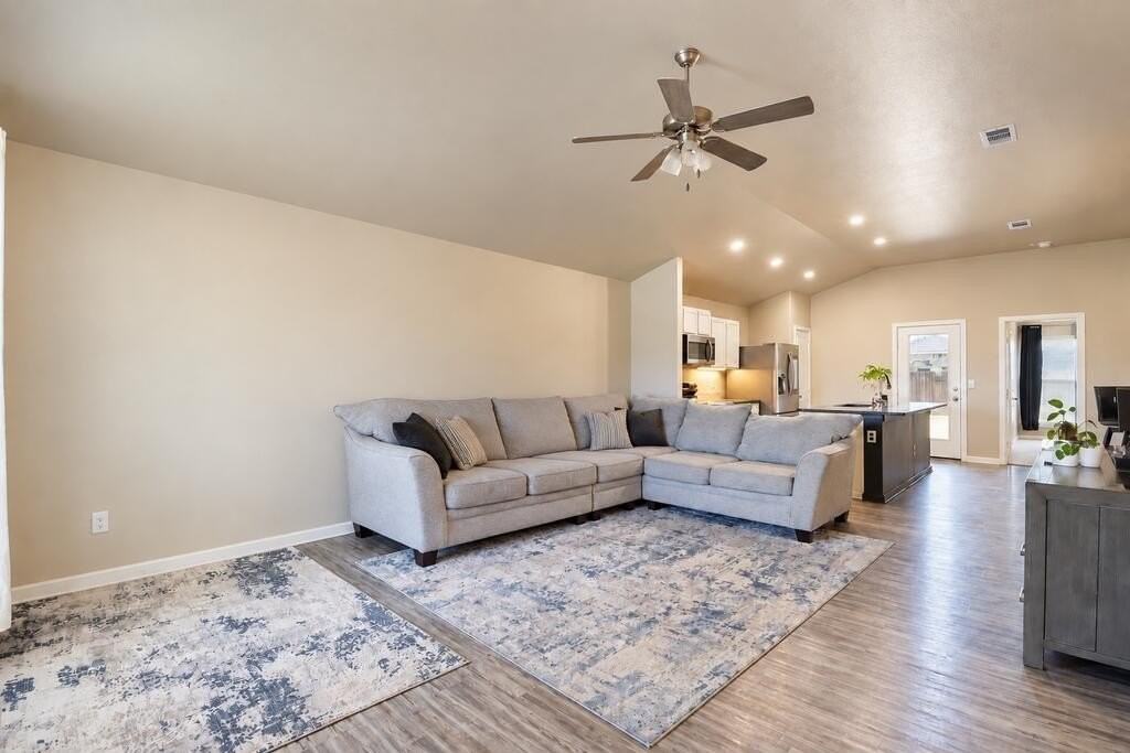 9425 Ratliff Ridge Ave - Photo 2 of 12