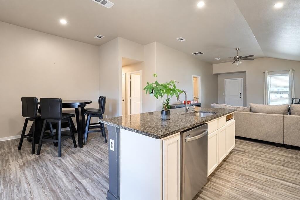 9425 Ratliff Ridge Ave - Photo 4 of 12