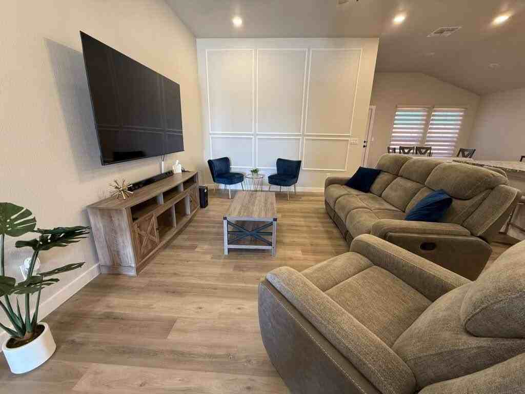 5809 Settler Ave - Photo 6 of 19
