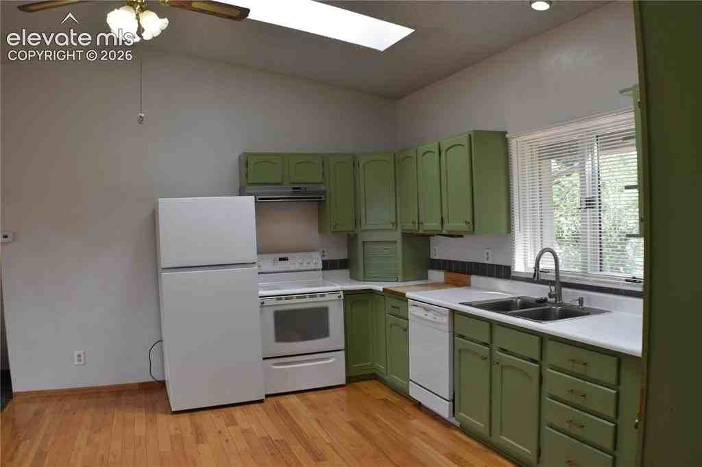 1014 Elfin Glen Dr - Photo 5 of 43