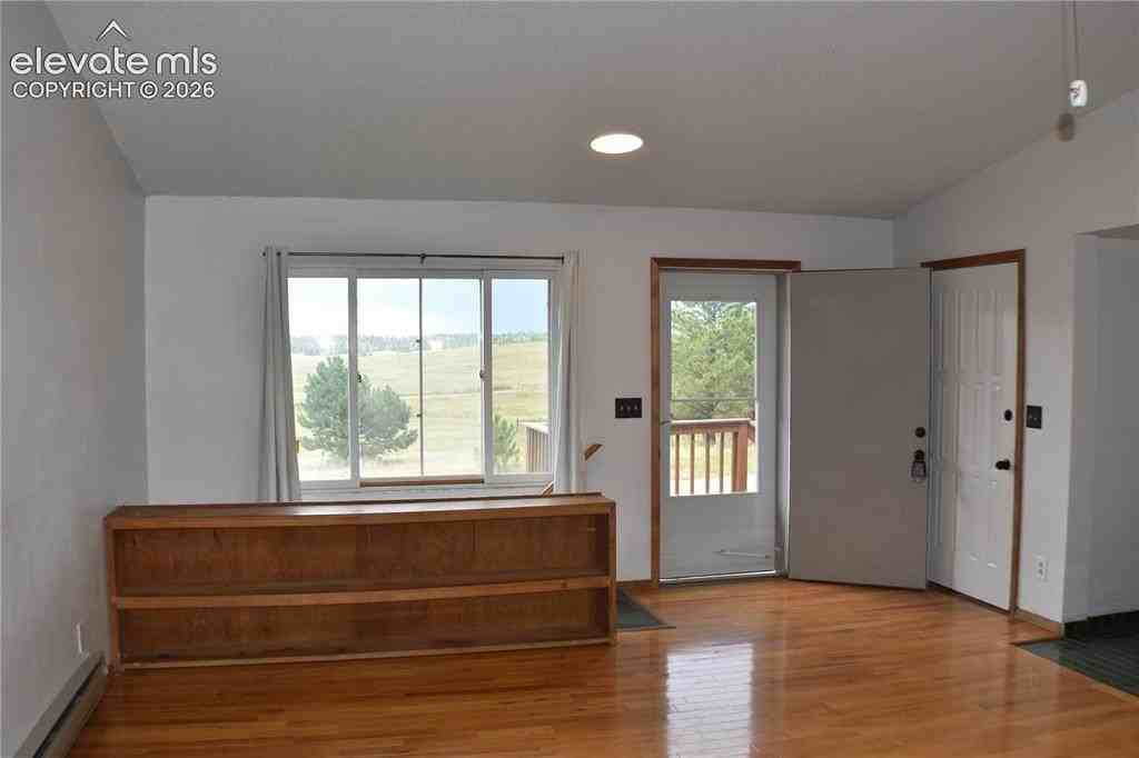 1014 Elfin Glen Dr - Photo 7 of 43