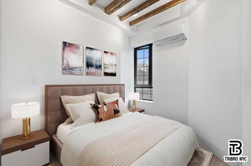105 Berry St - Photo 4 of 7