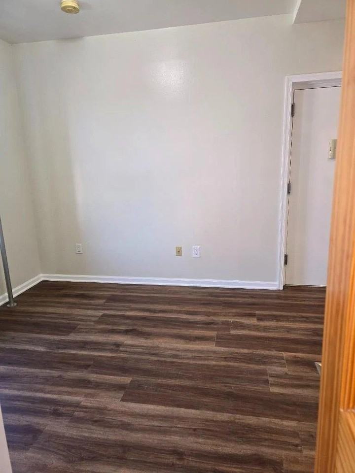 754 Park Pl - Photo 2 of 5