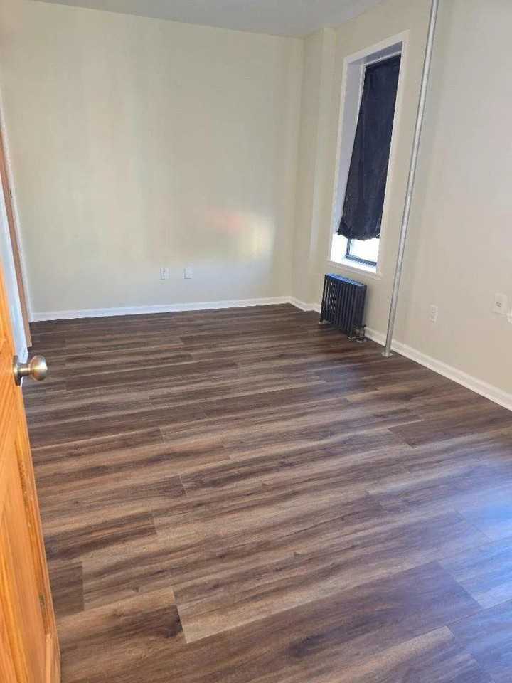 754 Park Pl - Photo 3 of 5