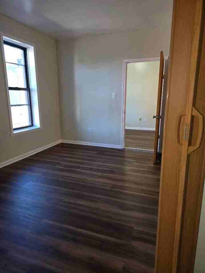 754 Park Pl - Photo 4 of 5