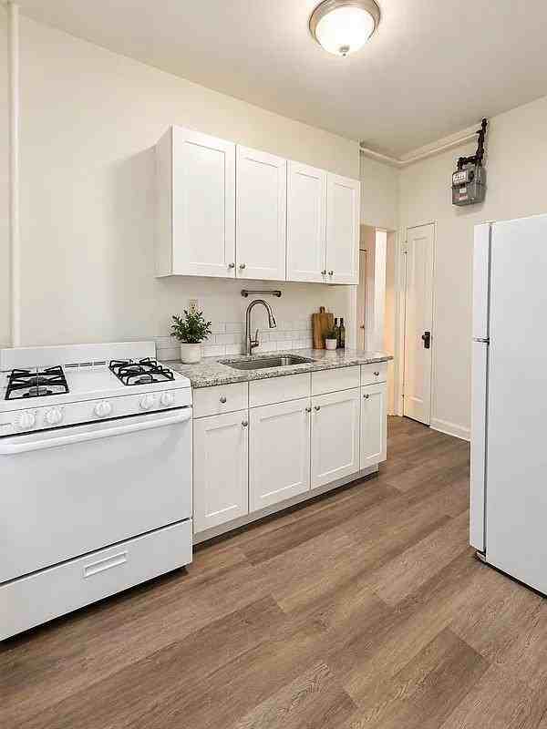 574 Saint Nicholas Ave - Photo 5 of 6
