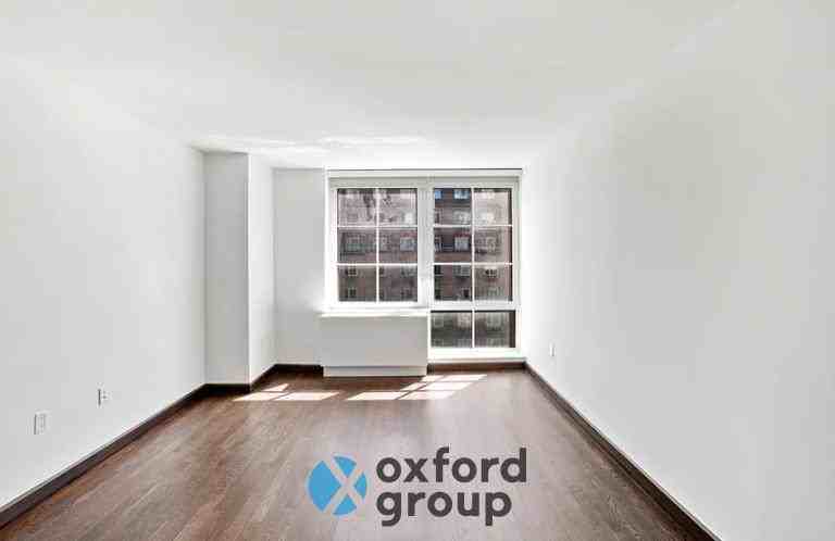 123 E 10th St - Photo 3 of 8
