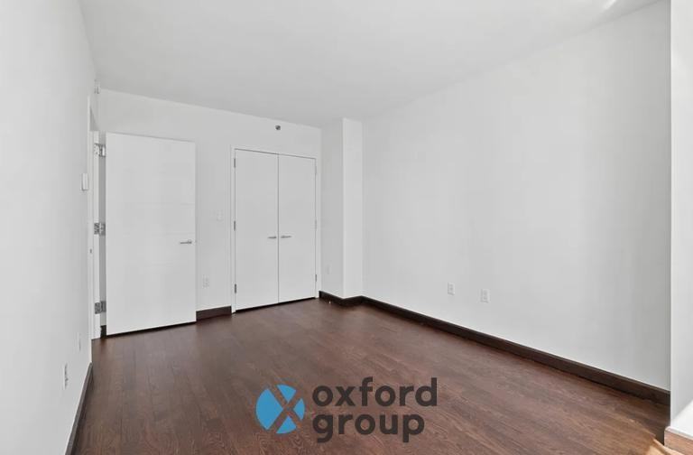 123 E 10th St - Photo 5 of 8