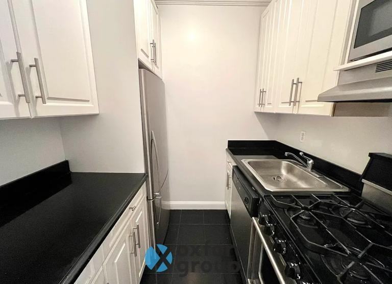129 E 29th St - Photo 2 of 7