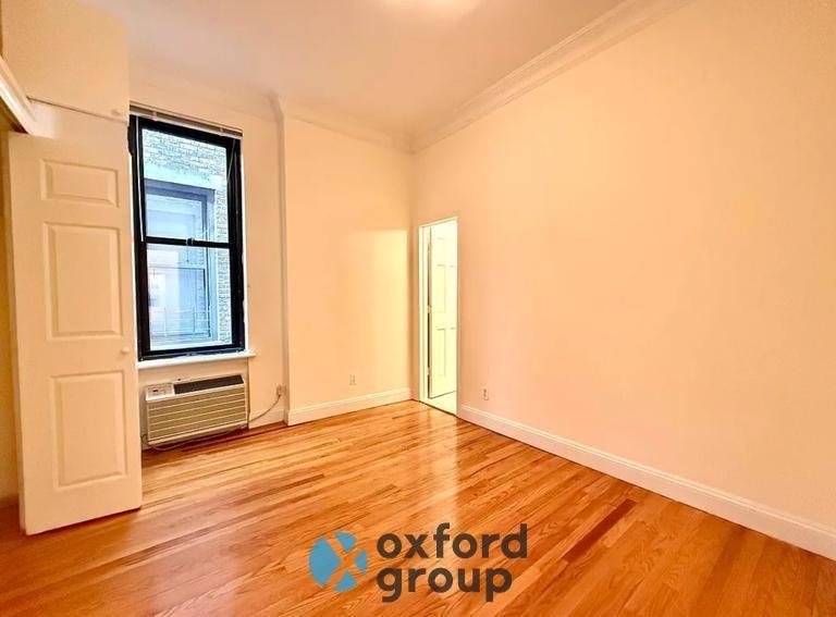 129 E 29th St - Photo 3 of 7