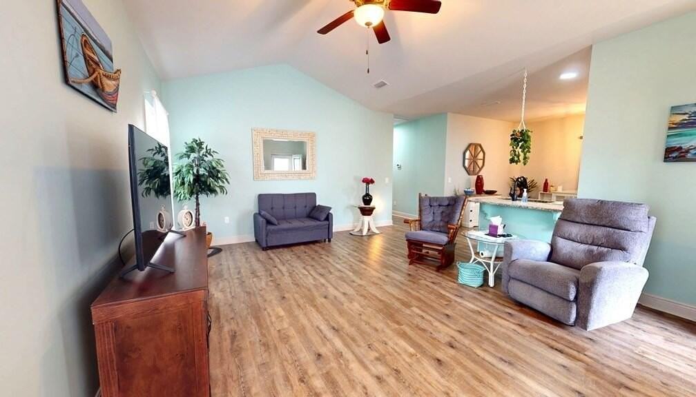 105 Saunders Cir - Photo 2 of 20