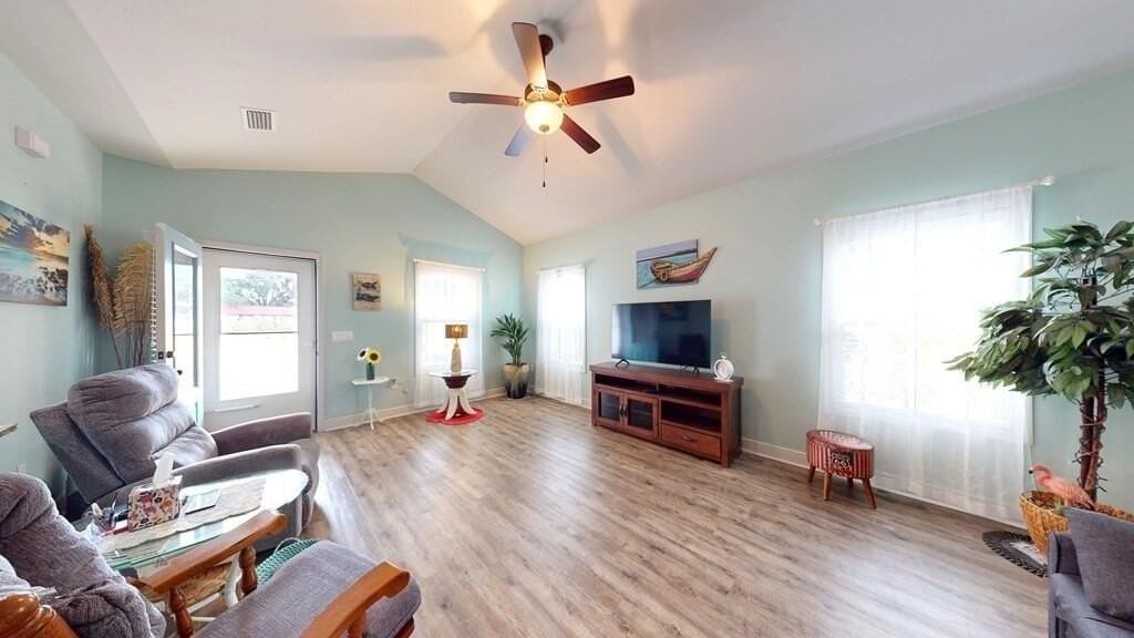 105 Saunders Cir - Photo 3 of 20