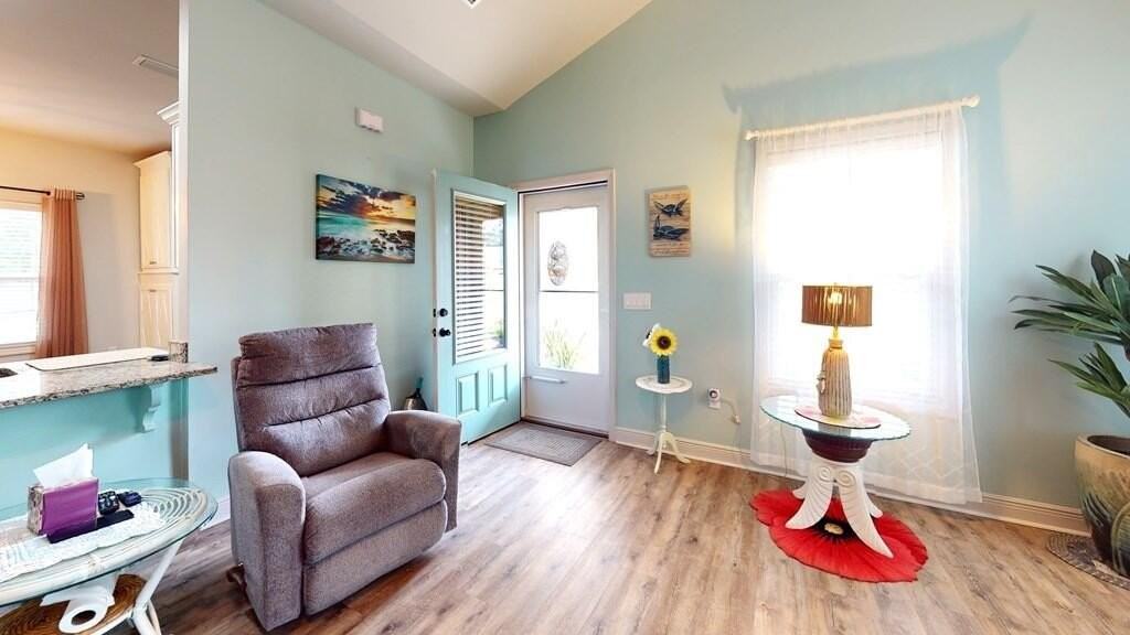 105 Saunders Cir - Photo 4 of 20