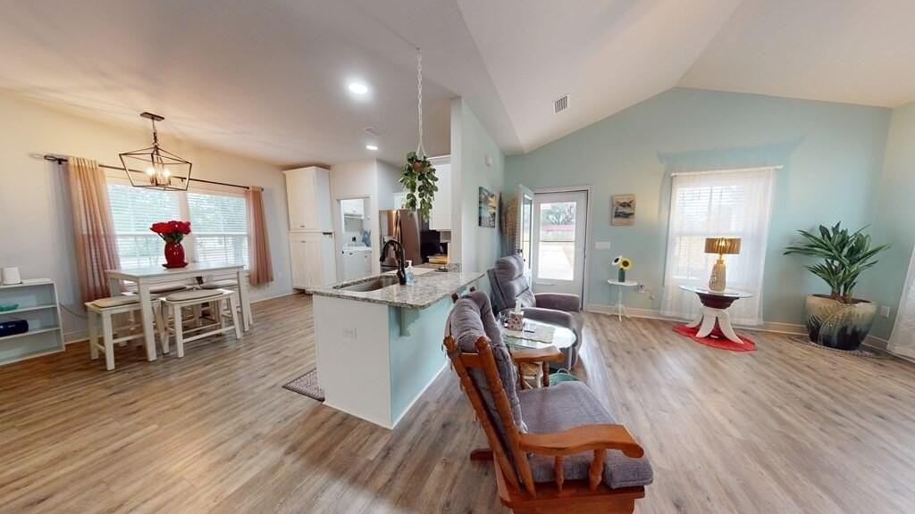105 Saunders Cir - Photo 5 of 20