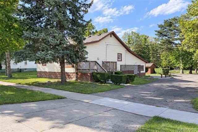 22900 Goddard Rd - Photo 2 of 44