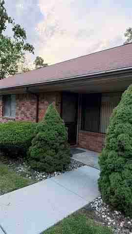 23062 Harrington St - Photo 2 of 17
