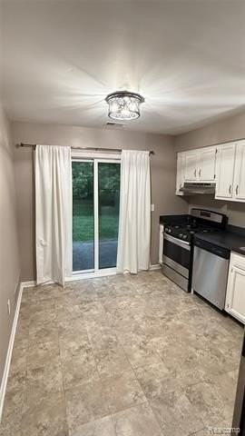 23062 Harrington St - Photo 3 of 17