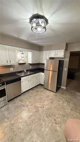 23062 Harrington St - Photo 4 of 17