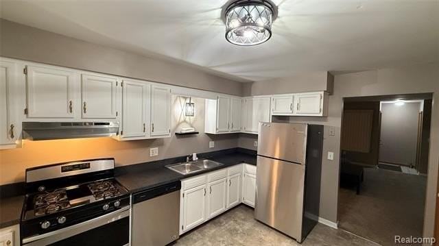 23062 Harrington St - Photo 5 of 17